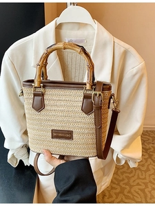 Sac fourre-tout en paille tissé main avec anses en bambou et finitions en cuir