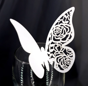 Élégante carte de verre papillon 3D découpée au laser avec motif rose pour décor de mariage