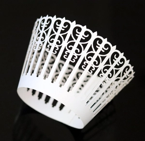 Laser Cut Cupcake Wrappers Elegant Artificial Pearl Paper Hollow Heart Filigree Border For Wedding Birthday Party Cake Table Decorations