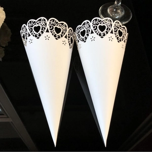 White Laser Cut Wedding Favor Box Heart Hollow Paper Confetti Cone For Petals Candy Packaging Gift Box With Ribbon Party Decorations