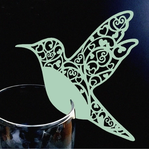 Marque-places colibri en papier découpé au laser pour décoration de verres de mariage