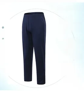 Vue détaillée du pantalon de course bleu foncé avec tissu respirant et fermeture éclair