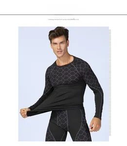 Detail showing the high elasticity and grey honeycomb pattern of the men's athletic shirt