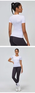 Gros plan sur le tissu en maille respirant et les coutures ergonomiques du haut de running