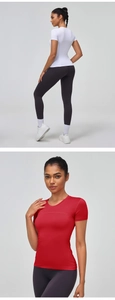 Détail des empiècement en mesh respirant sur les t-shirts de sport blancs et rouges pour femmes