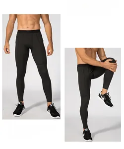 Dettaglio dei pantaloni a compressione uomo con tasca a zip e tessuto elasticizzato