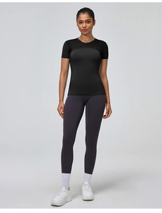 T-shirt de sport femme moulant avec panneaux en mesh respirant et col rond