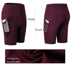 Dettaglio dei pantaloncini da yoga bordeaux a vita alta con tasca a rete per il telefono