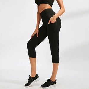 Pantaloni capri da yoga neri a vita alta da donna con tasca laterale per fitness e corsa