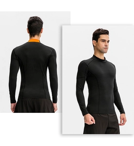 Double vue du t-shirt de compression pour hommes montrant la coupe arrière et latérale