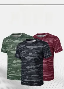 Vue détaillée du tissu mesh camouflage respirant sur les t-shirts de sport à séchage rapide