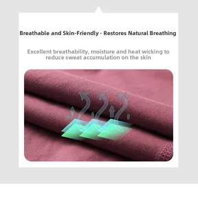 Détail macro du tissu de yoga violet respirant montrant une texture extensible et anti-sueur