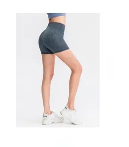 Vue latérale du short de yoga imprimé marbre à taille haute et effet gainant