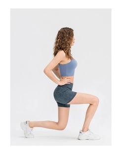 Détail du short de yoga imprimé haute élasticité avec tissu respirant pour le fitness