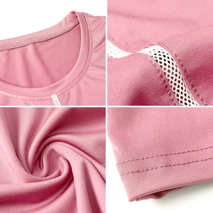 Detailansicht des rosa Sporttops mit atmungsaktivem Mesh und langlebiger Saumverarbeitung