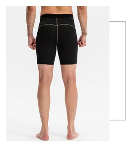 Vue arrière du short de compression homme avec coutures croisées grises renforcées