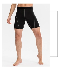 Détail du short de compression pour homme avec coutures ergonomiques et taille élastique