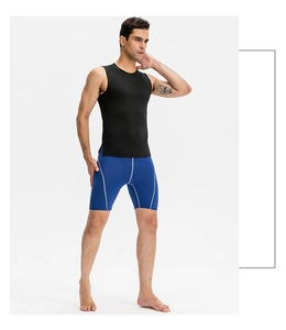 Détail du short de compression bleu pour homme avec coutures blanches pour le fitness