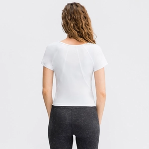 Top sportivo bianco da donna a maniche corte vestibilità slim vista posteriore modello