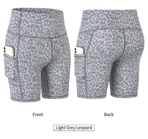 Dames yoga shorts met lichtgrijze luipaardprint, hoge taille en handige zijzak voor telefoon