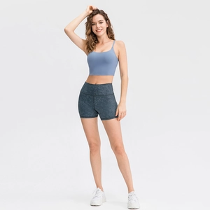 Ensemble brassière de sport bleu clair et short de yoga gris marbré à taille haute