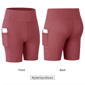 Voor- en achteraanzicht van yoga shorts met hoge taille en diepe zakken voor een telefoon