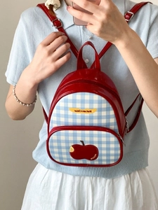Mini zaino da donna in tela a quadri e pelle verniciata rossa con toppa a mela