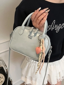 Mini sac bowling en similicuir bleu clair avec doubles anses et bandoulière