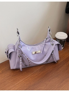 Sac à Bandoulière Vintage En Cuir PU À Rivets Pour Femmes Poches Multiples Grande Capacité Y2K Punk Sac Avec Chaîne En Métal