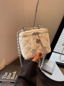 Damen Gesteppte PU Leder Kette Umhängetasche Mode Kamelien Blume Mini Box Tasche Elegante Kleine Quadratische Tasche