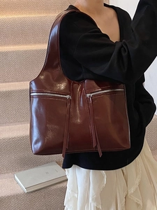 Grand sac cabas rétro bordeaux en cuir brillant avec double fermeture éclair devant