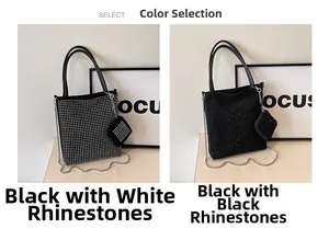 Détail de sacs fourre-tout à strass noirs avec chaînes argentées et mini porte-monnaie