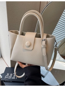 Fashionable cream white bucket bag with pebble leather texture and crossbody strap
