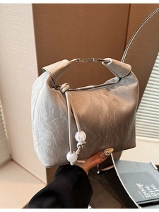 Damen Trendy PU Falten Knödeltasche Mode Einfarbig Umhängetasche Mit Perlen Deko Täglich Lässig Handtasche Damenmode