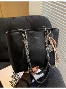 Fashion Women Large Capacity Tote Bag PU Leather Metal Chain Shoulder Bag Casual Urban Commuter Handbag With Woven Pendant Decor