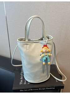 Sac Seau pour Femme en Cuir PU Mode Avec Pendentif Cartoon Mignon Couleur Unie Petit Sac à Bandoulière Style Coréen Main Décontracté