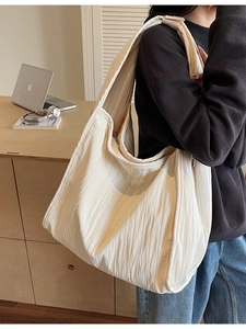 Chic cream white large capacity tote bag with pleated texture for daily commute