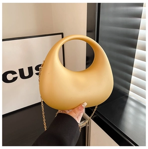 Minimalistische gelbe Acryl-Handtasche mit rundem Griff und goldener Kette