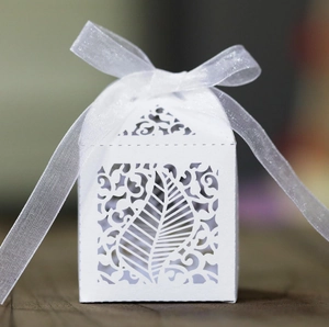 Laser Cut Leaf Hollow Candy Box Pearlescent Paper Gift Boxes With Ribbon Wedding Party Favor Boxes European Style Romantic Chocolate Packaging Boxes