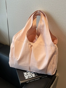 Sac Fourre-tout Plissé pour Femmes Grande Capacité Minimaliste en Tissu Sac à Bandoulière Décontracté Main en Nylon