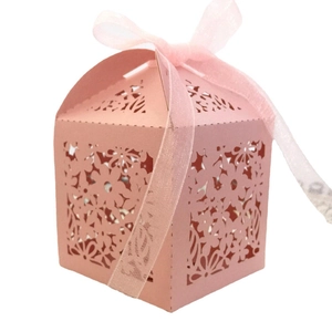 Rosa lasergeschnittene Pralinenschachtel mit Schleife für Hochzeiten und Partygeschenke