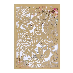 Faire-part de mariage découpé au laser en papier kraft avec carte intérieure imprimée