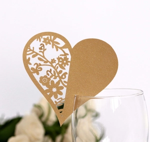 Segnaposto a cuore dorato tagliato al laser con glitter per decorazione calici nozze