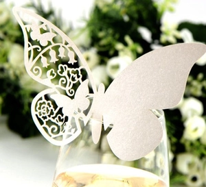Elegante segnaposto a farfalla tagliato al laser per bicchiere da vino decoro floreale