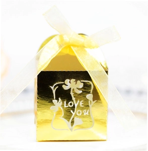 Goldene lasergeschnittene Pralinenschachtel mit Love You Blumendesign und Satinschleife