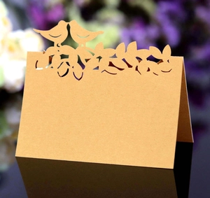 Marque-place oiseau en papier kraft découpé au laser avec design plié élégant
