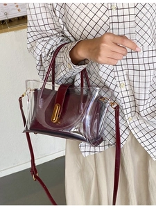 Sac à main transparent 2 en 1 chic avec pochette bordeaux et boucle dorée élégante