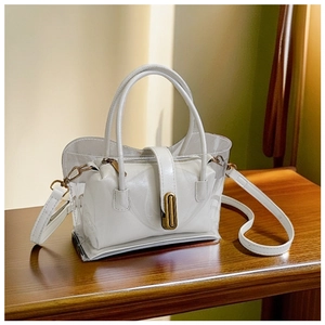 Detail view of 2-in-1 transparent PVC jelly tote bag with white leather inner pouch