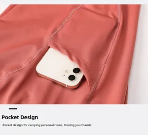 Dettaglio dei pantaloncini da yoga a vita alta con tasca laterale per lo smartphone