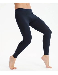 Detailed view of the wide elastic waistband and stretch fabric on men's black leggings